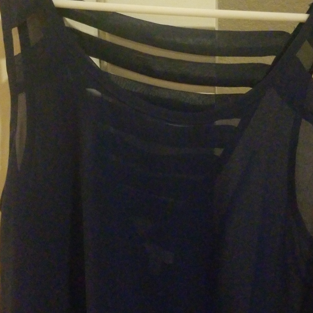 blouse - Picture 2 of 3